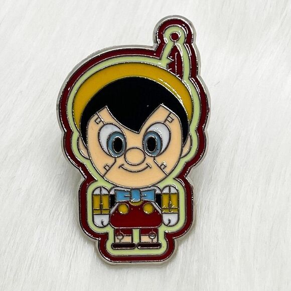 🔮‎ 5/$25 Disney Pinocchio Toy Factory Pin - Picture 1 of 2